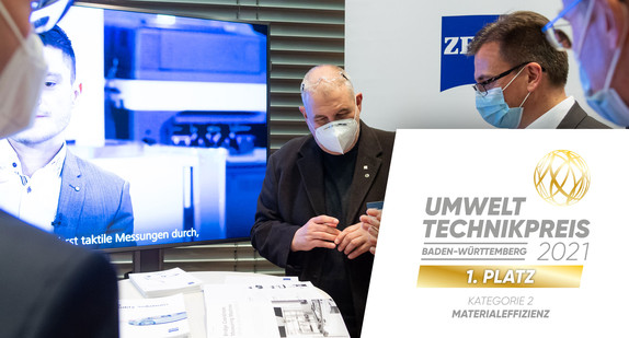Der 1. Platz in der Kategorie 2 Materialeffizienz ging an die Firma Carl Zeiss Industrielle Messtechnik GmbH, vertreten durch Peter Müller (links) und Dr. Joachim Bläse.