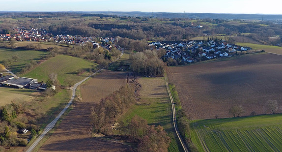 Luftbild Hochwasserrückhaltebecken im Wieslocher Ortsteil