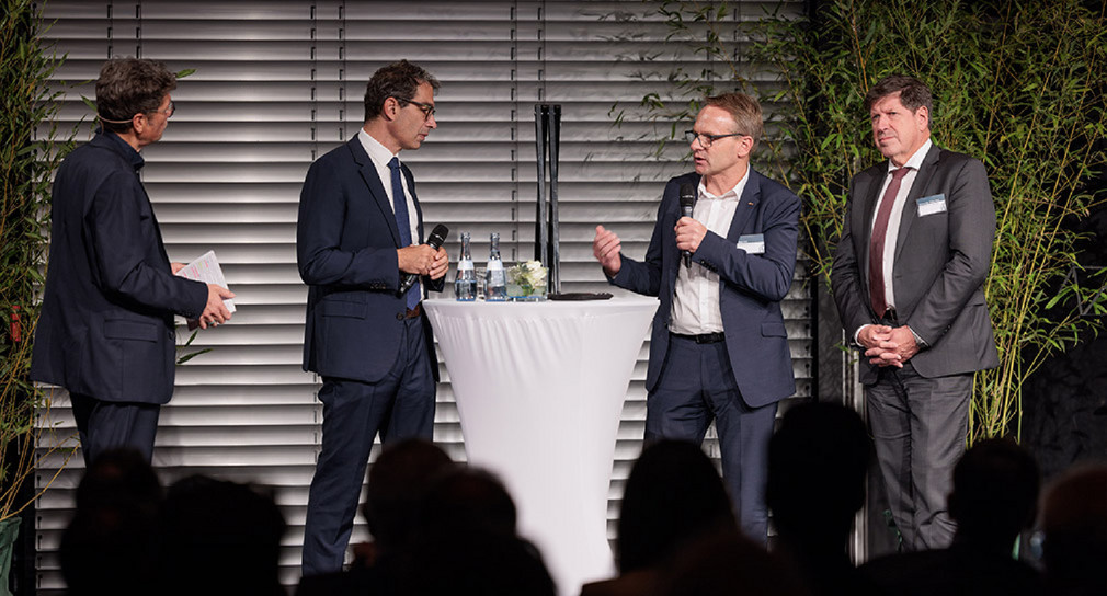 Kleine Gesprächsrunde mit dem ehemaligen Preisträger Jürgen Grün, Geschäftsführer der Fischerwerke GmbH & Co. KG