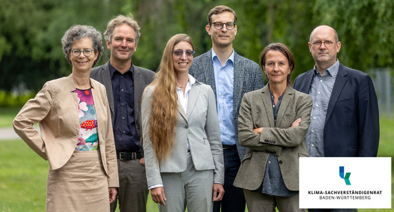 Die Mitglieder des Klima-Sachverständigenrates (von links): Professorin Dr. Sabine Löbbe, Professor Dr. Martin Pehnt, Maike Schmidt (Vorsitzende), Professor Dr. Dirk Schindler (stellvertretender Vorsitzender), Professorin Dr. Almut Arneth und Professor Dr. Sven Kesselring (Foto: Uli Regenscheit Fotografie)