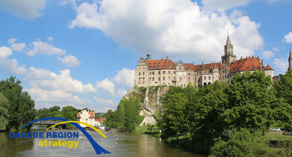 Donau bei Sigmaringen mit Logo 