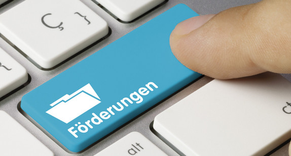 Schriftzug Förderung auf Enter-Taste einer Tastatur