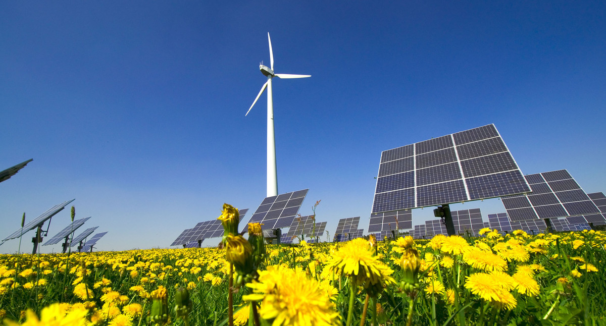 Photovoltaik und Windkraftanlage