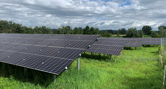 Sommertour 2021: Ministerin Thekla Walker besucht den Solarpark in Moos