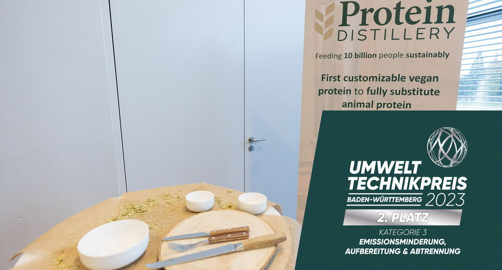 Der zweite Platz in der Kategorie „Emissionsminderung, Aufbereitung & Abtrennung“ ging an die ProteinDistillery GmbH für ihr Produkt Bierhefeprotein Egg-like.