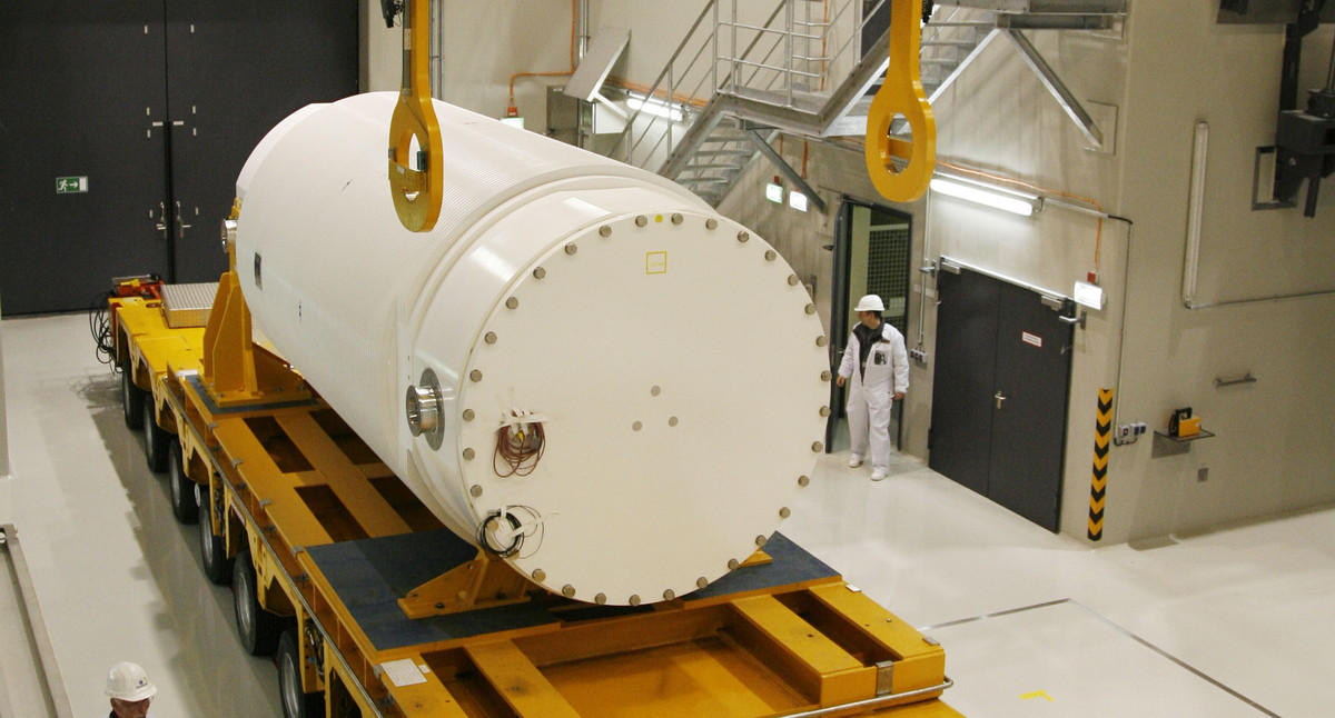 EnBW-Transport eines Castor-Behälters vom Interimslager im Kernkraftwerk Philippsburg in das Zwischenlager Philippsburg (ENBW)