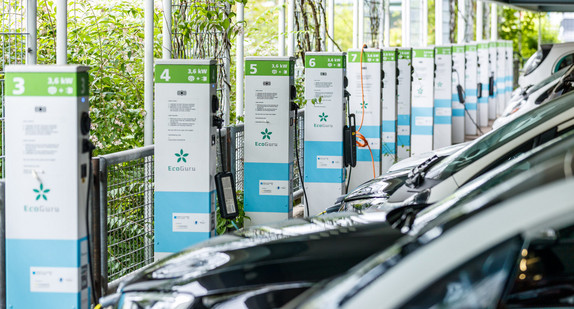 E-Ladesaeule im Parkhaus des Fraunhofer-Instituts für Arbeitswirtschaft und Organisation (IAO)