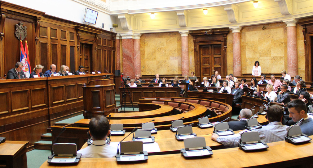 Experts from Baden-Württemberg took part in a round table discussion in the Serbian Parliament on 16 September 2015 at the invitation of the Parliamentary Forum for En-ergy Policy in Serbia. During the discussion they reported on their experiences with b