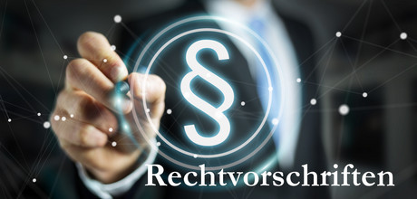 Geschäftsmann zeichnet einen Paragraph