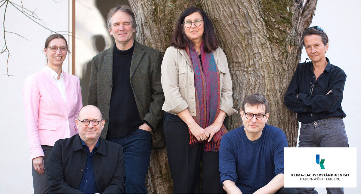 Die Mitglieder des Klima-Sachverständigenrates: Hintere Reihe (von links): Maike Schmidt (Vorsitzende), Professor Dr. Martin Pehnt, Dr. Elisabeth Angenendt und Professorin Dr. Almut Arneth. Vordere Reihe (von links): Professor Dr. Sven Kesselring und Professor Dr. Dirk Schindler (stellvertretender Vorsitzender)
