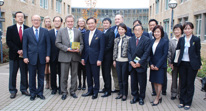 Die Delegation um Gouverneur Yūji Kuroiwa zu Gast im Umweltministerium']