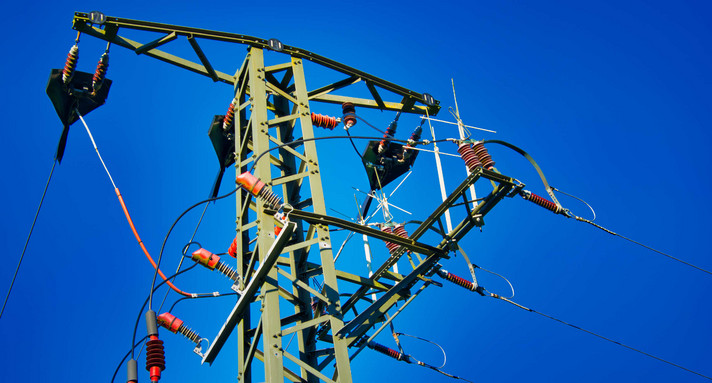 Strommast im Mittelspannungsnetz