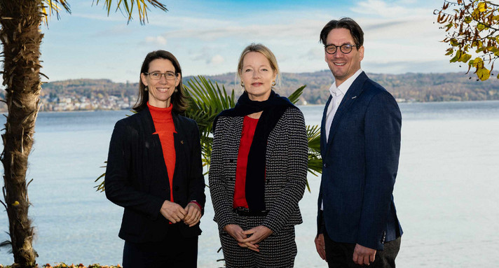 Zweiter Mainauer Klimadialog am Montag, 18. November 2024 (von links): Mainau-Geschäftsführerin Bettina Gräfin Bernadotte, Ministerin für Umwelt, Klima und Energiewirtschaft Thekla Walker, Mainau-Geschäftsführer Björn Graf Bernadotte