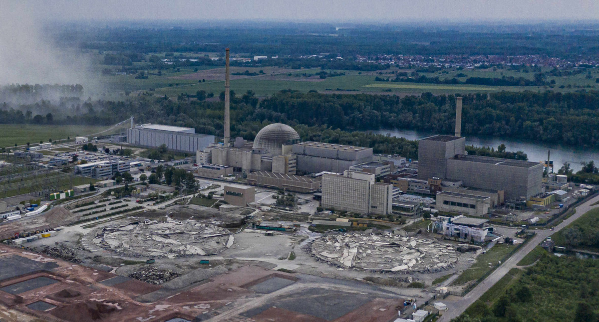Sprengung der Kuehltuerme des Kernkraftwerk Philippsburg (KKP)