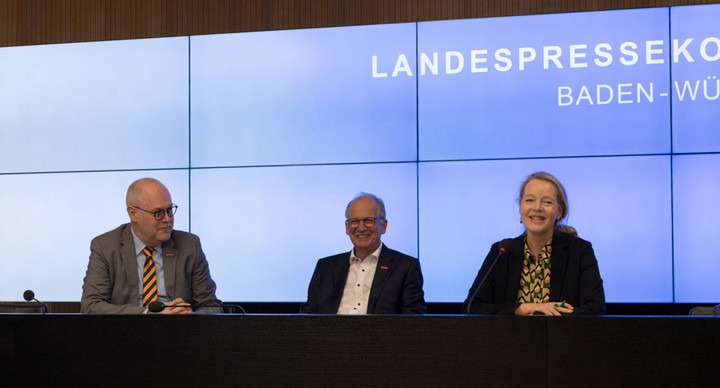 von links nach rechts: Peter Haas, Hauptgeschäftsführer bei HANDWERK BW, Umweltministerin Thekla Walker und Handwerk-Präsident Rainer Reichhold auf einer gemeinsamen Landespressekonferenz