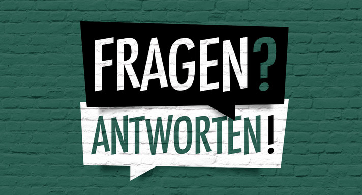 Fragen und Antworten auf grünem Hintergrund