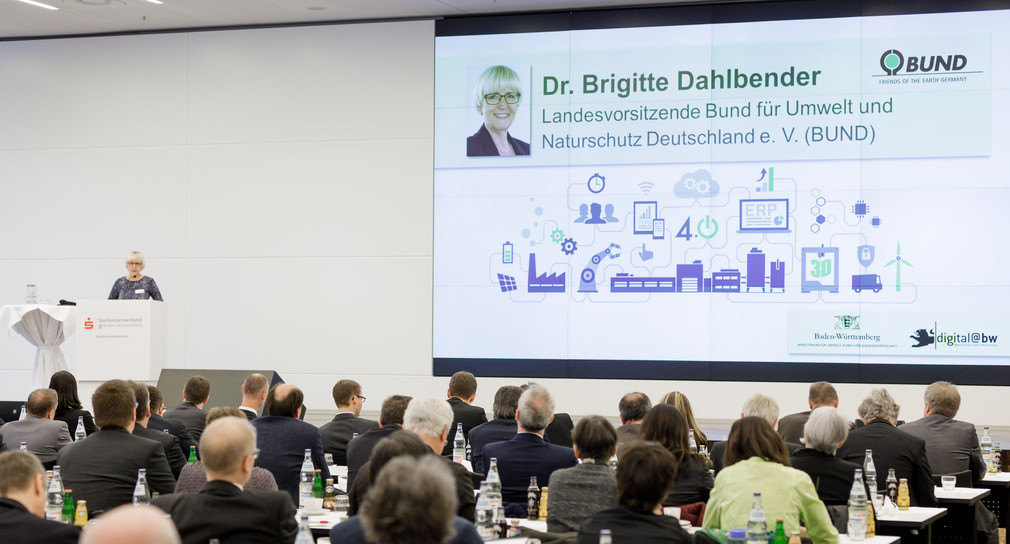 Dr. Brigitte Dahlbender, Landesvorsitzende B.U.N.D. und stellvertretende Vorsitzende des Beirats für nachhaltige Entwicklung der Landesregierung Baden-Württemberg, sprach über „Nachhaltige Digitalisierung in der Gesellschaft“.