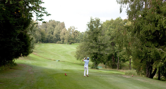 Golfplatz mit Golfer