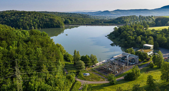 Pumpspeicherwerk Glems: Aussenansicht des Sees