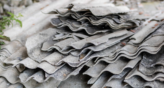 Eternit-Dachplatten enthalten Asbest