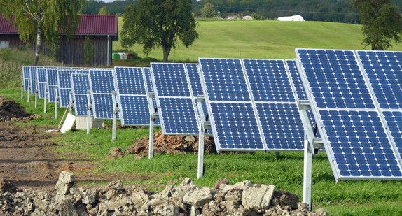 Photovoltaik-Freiflächenanlage (Foto: © Lorinser/UM)