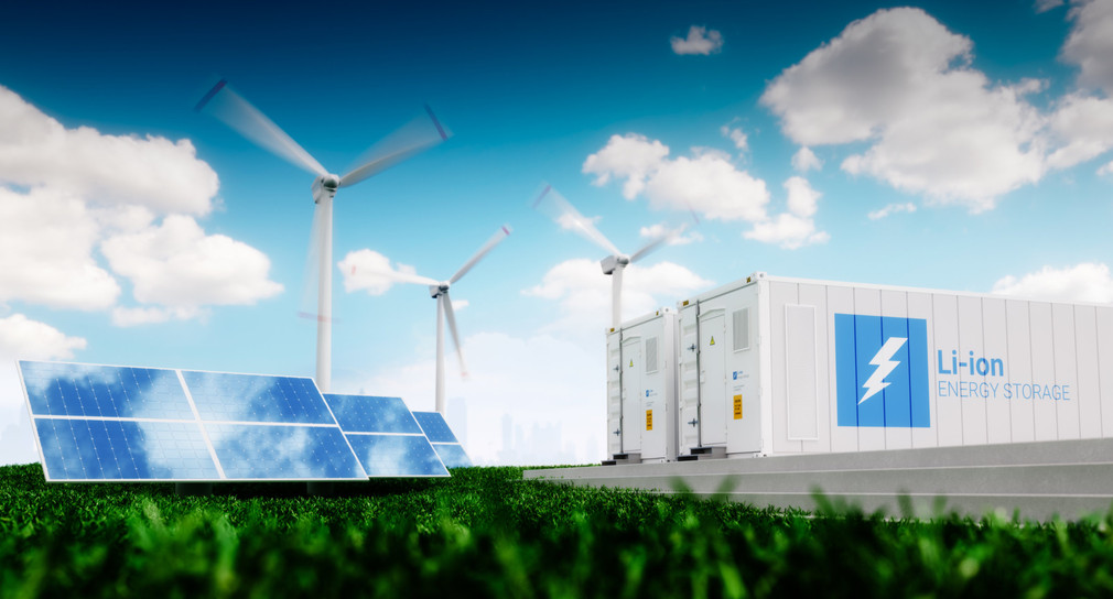 Energiespeichersysteme: Photovoltaik, Windräder und Li-Ionen-Batteriecontainer