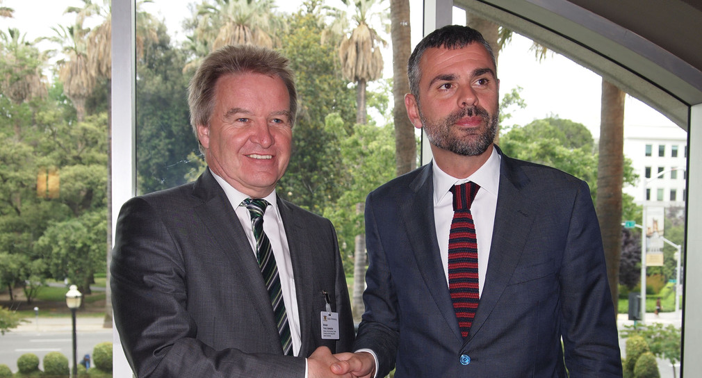 Minister Franz Untersteller (links) und der katalanische Umweltminister Santi Vila im Mai 2015 in Sacramento.