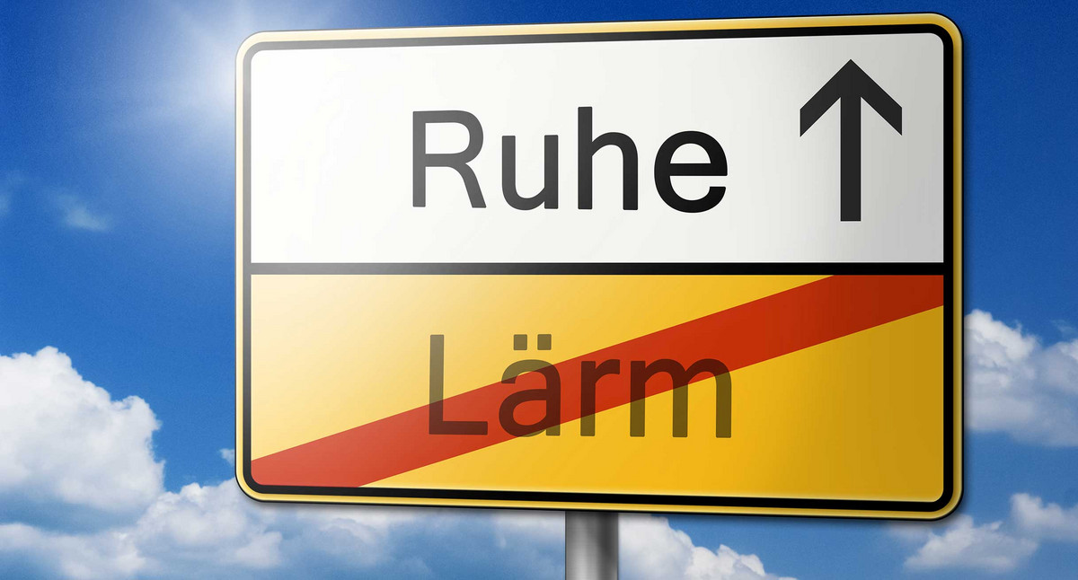 Schild mit Aufschrift Ruhe statt Lärm