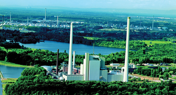 Das Rheinhafen-Dampfkraftwerk Karlsruhe erzeugt Strom und Fernwärme.