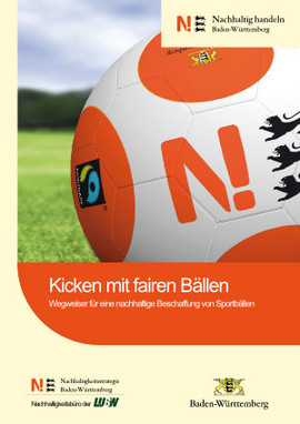 Titelblatt des Produktwegweisers: Kicken mit fairen Bällen