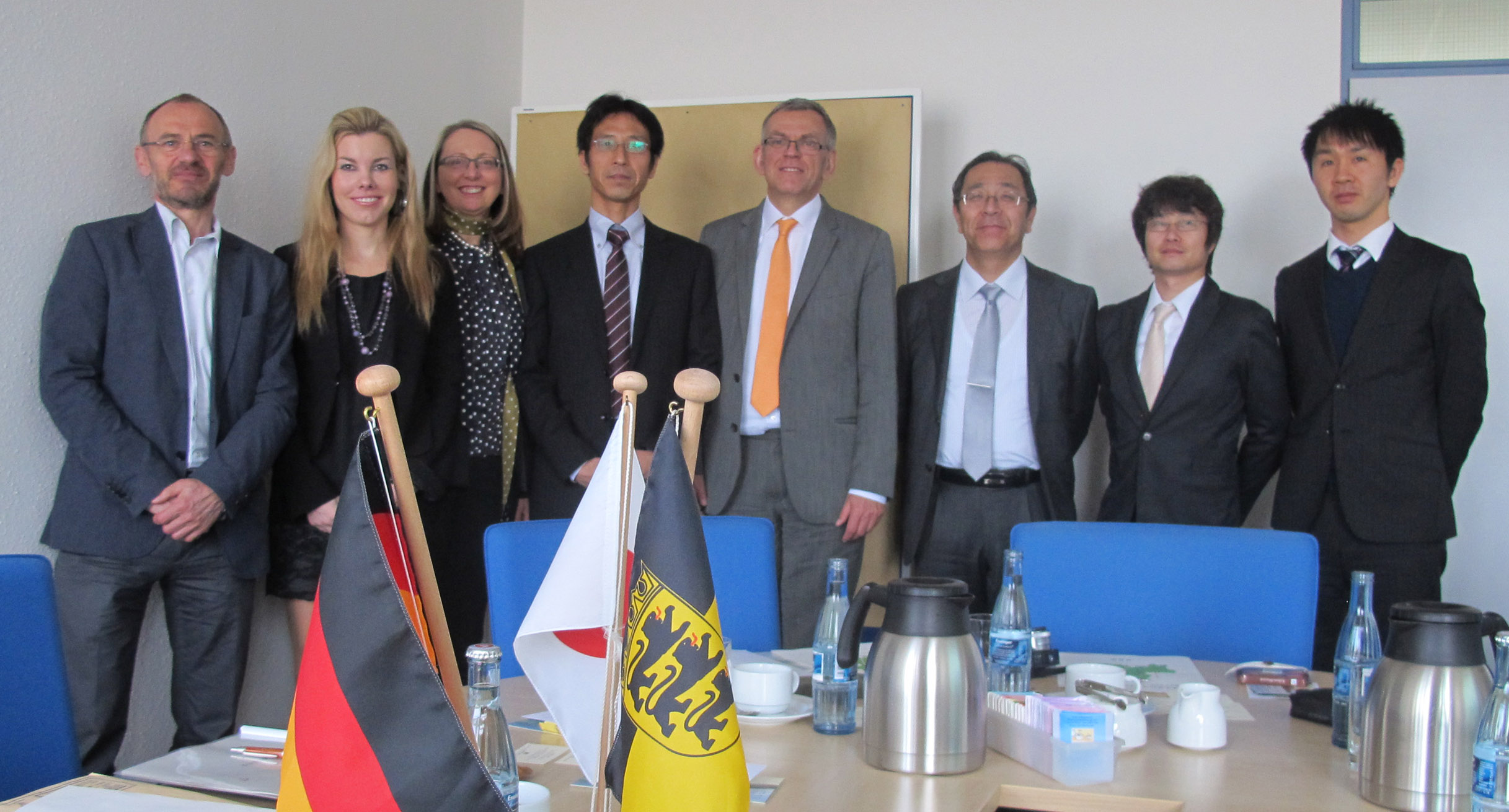 The experts from Gifu on their visit to the Ministry of the Environment (from left to right): Konrad Raab, Dr. Mirja Feldmann and Head of Department Jutta Lück from the Ministry with energy expert Hiroyuki Urasaki (Prefecture of Gifu administration), Dir']