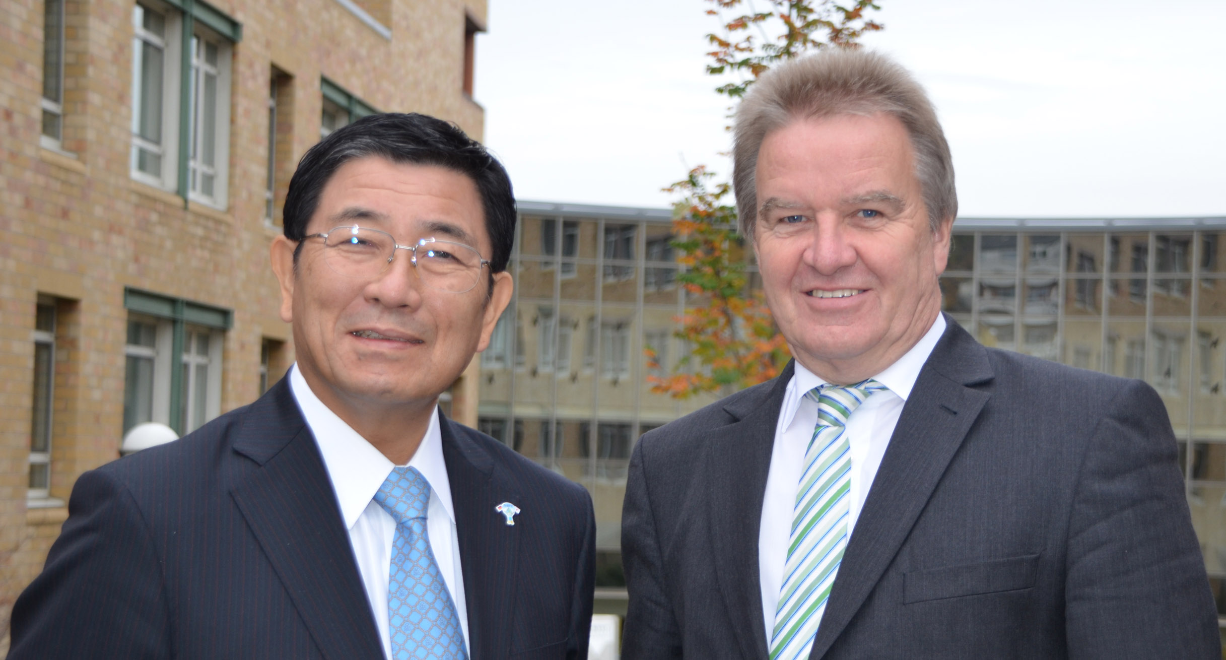Governor Hajime Furuta (left) of Japan's Gifu Prefecture and his delegation visited Baden-Württemberg's Minister of the Environment Franz Untersteller. The objective of his trip was to further develop cooperation in the research and education sector.']