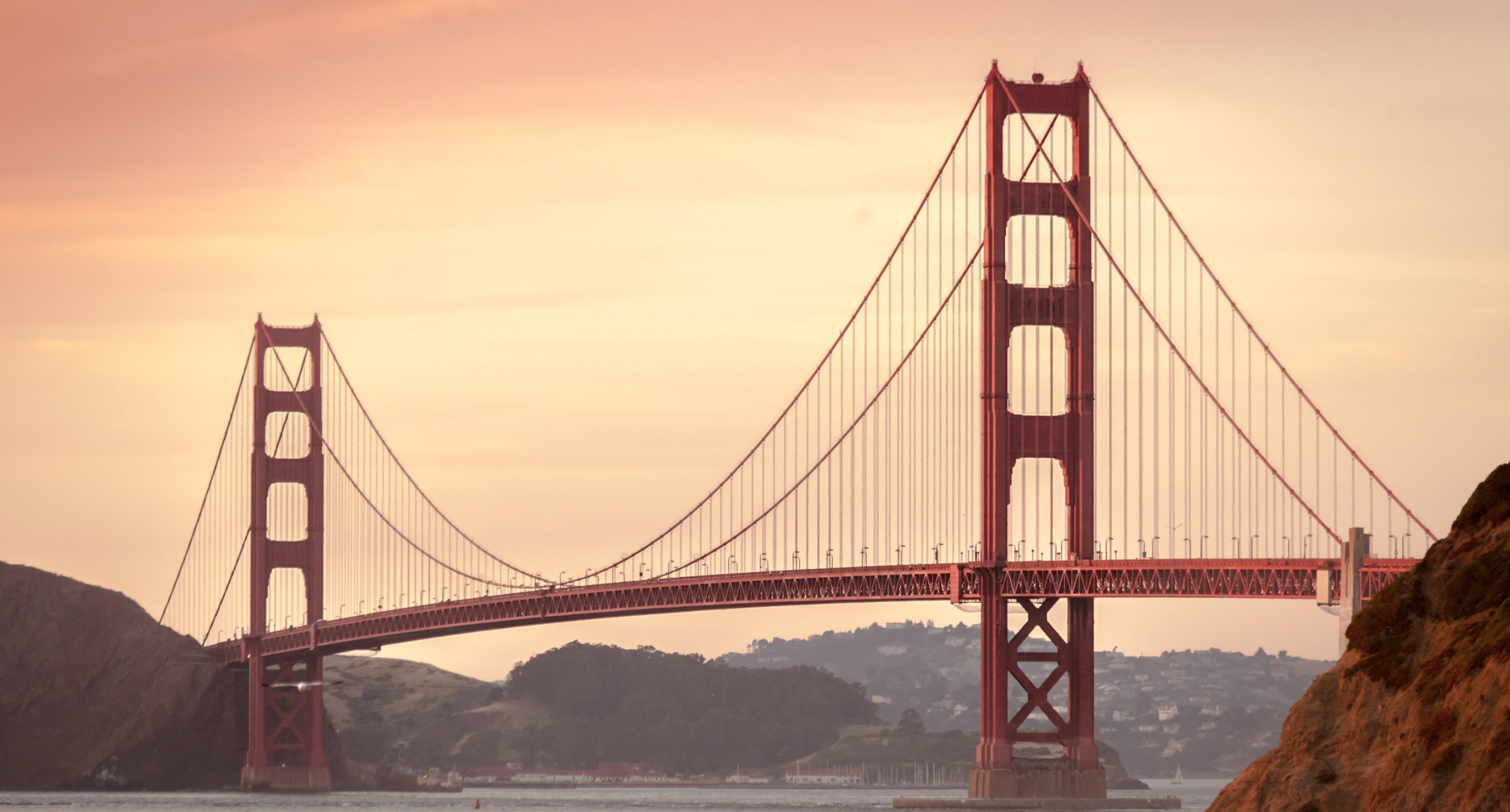 Golden Gate Bridge in San Francisco']