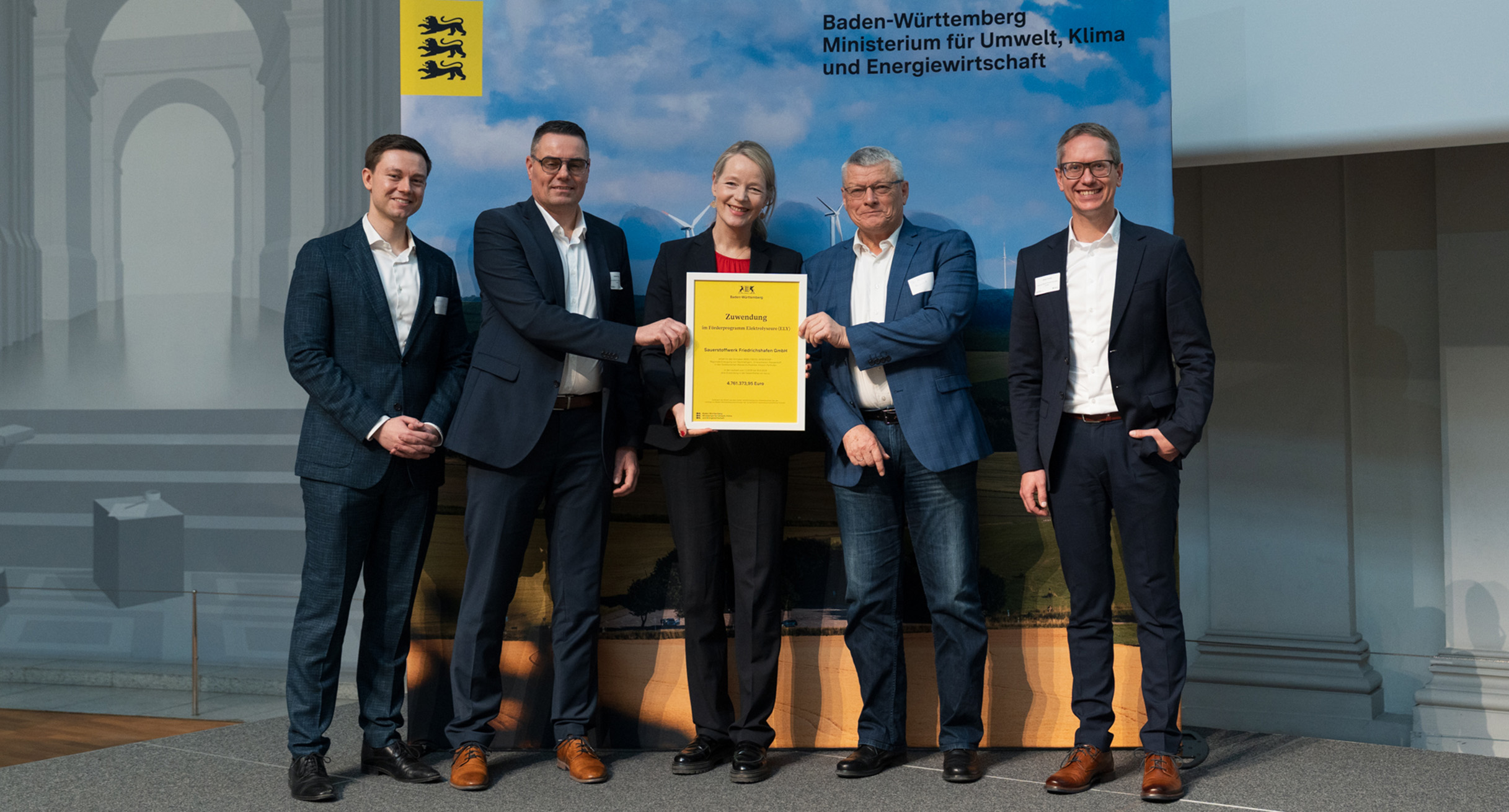 Ministerin Thekla Walker mit Vertretern der Sauerstoff Friedrichshafen GmbH