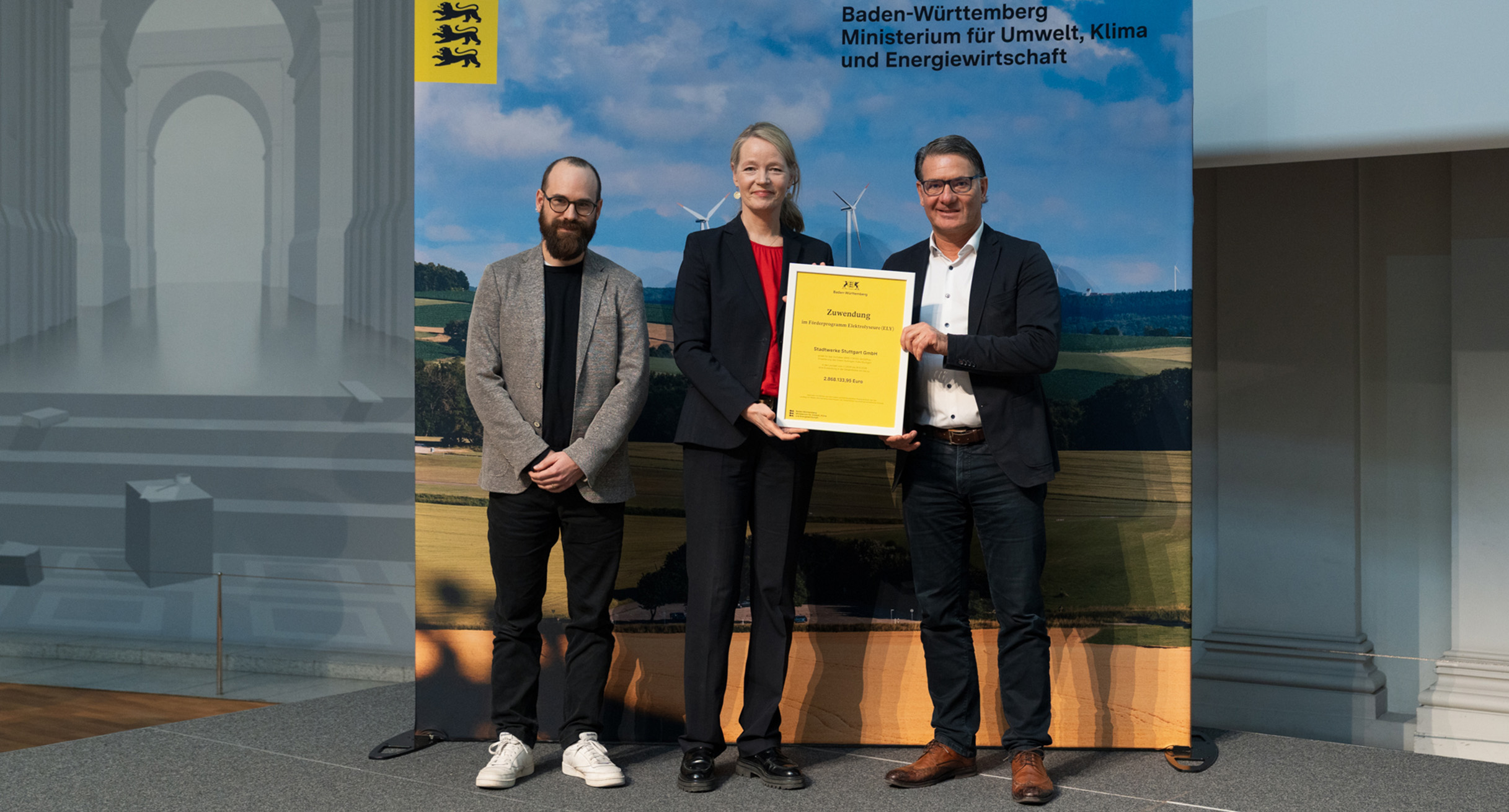 Ministerin Thekla Walker mit Vertretern der Stadtwerke Stuttgart
