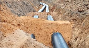 Rohre f&uuml;r W&auml;rmenetz werden verlegt